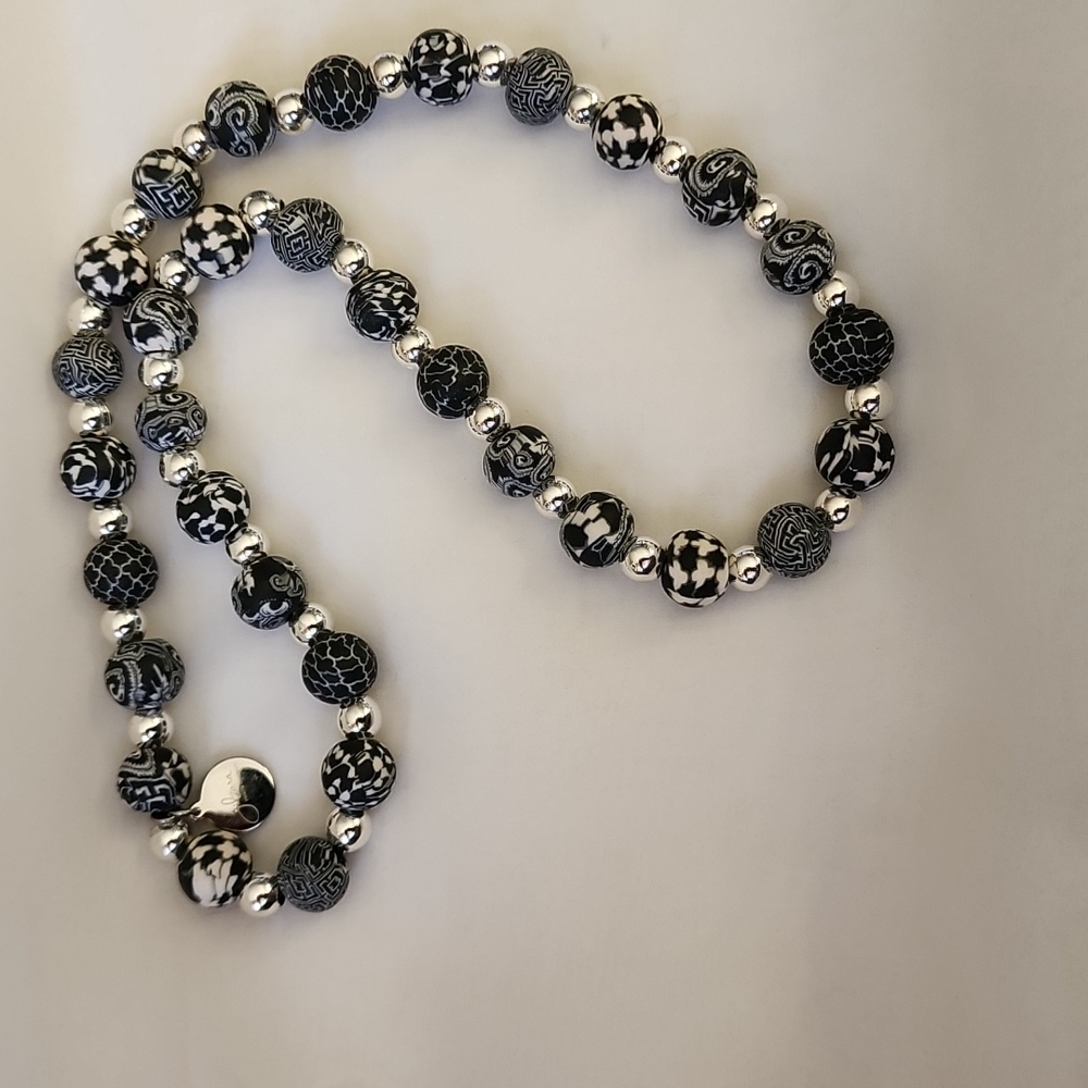 STYLISH PRE-OWNED JILZARA STRETCHY CLAY BEAD NECKLACE